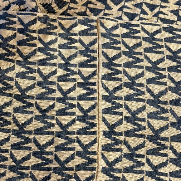 NEW MICHAEL (Michael Kors) SOFT GREY & BEIGE KNIT INFINITY SCARF in Women's - To - Picture 2 of 3